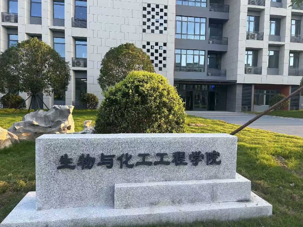 西区扬州职业大学体育场高杆灯项目